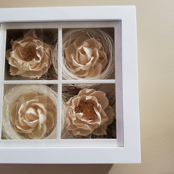 White flower wall arr - Picture 2 of 3